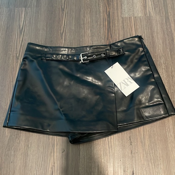 Zara Faux Leather Skort - Picture 2 of 3